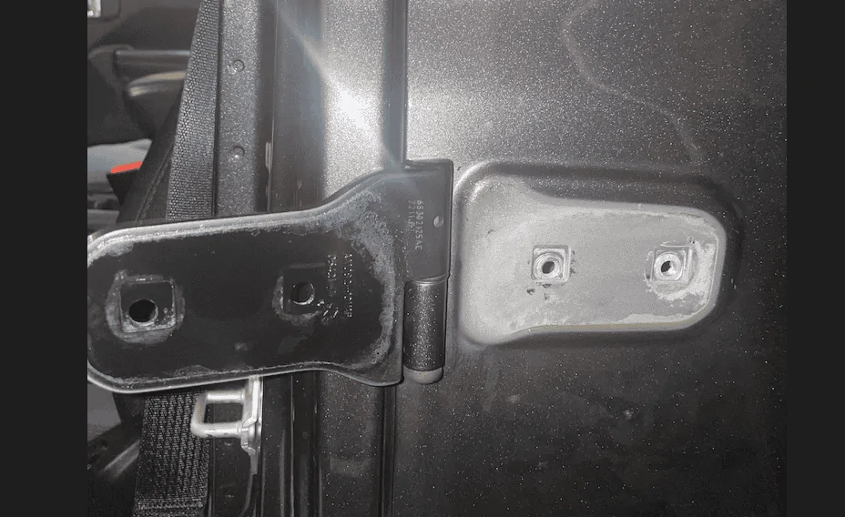 Jeep Wrangler JL Bubbles in Paint at Door Hinges Screenshot 2023-02-14 at 6.31.03 PM