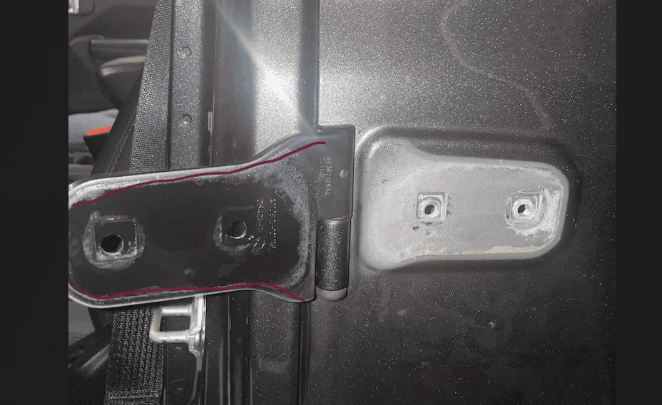 Jeep Wrangler JL Bubbles in Paint at Door Hinges Screenshot 2023-02-14 at 6.31.03 PM