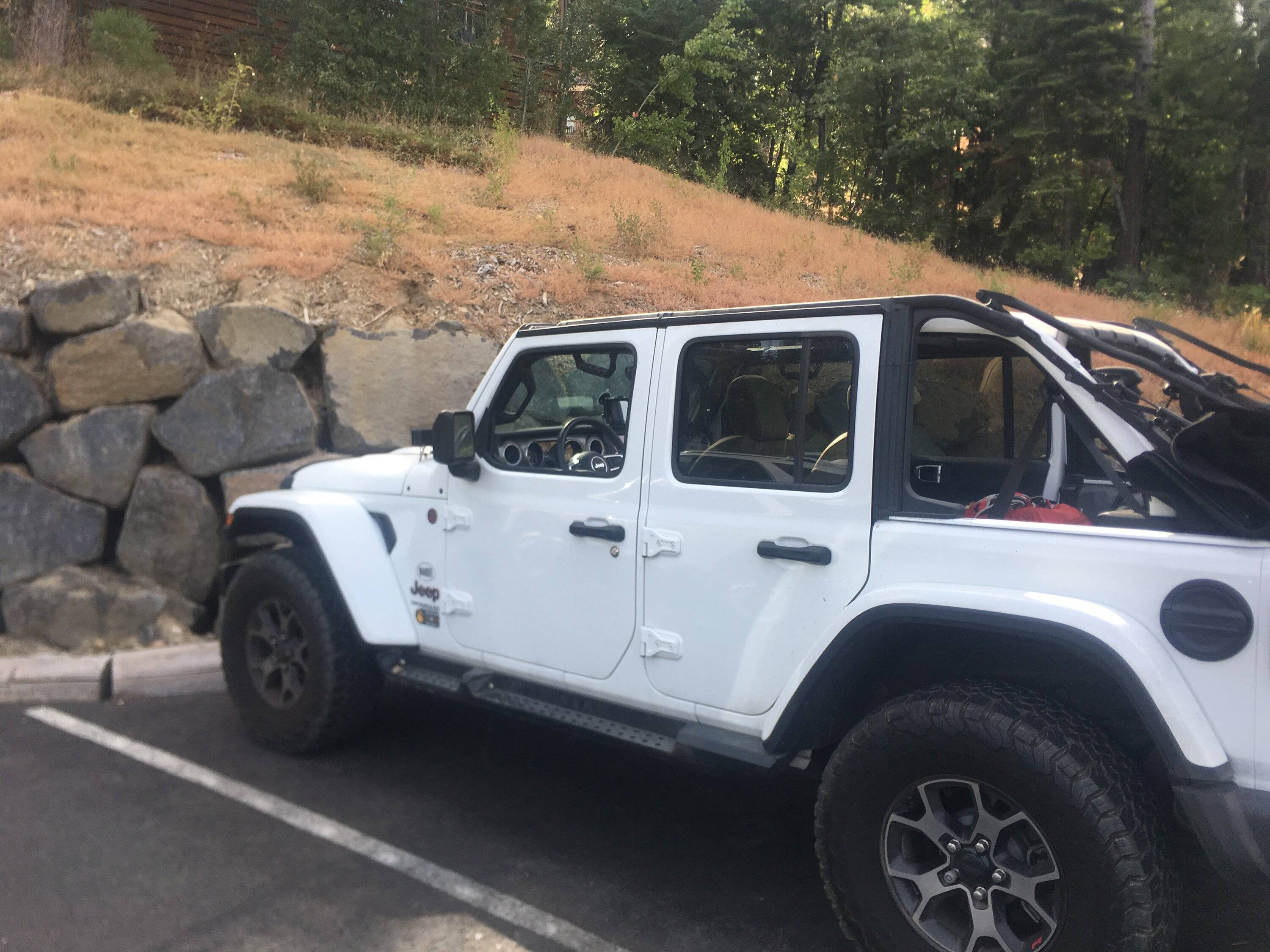 Jeep Wrangler JL Premium soft top vs sky touch power top FF487C8D-98D4-4E49-A6BC-2B160149AA99