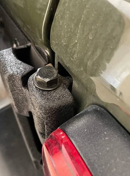 Jeep Wrangler JL A thumbs up for the Tyger tailgate reinforcement/relocation kit Tyger tailgate bracket hinge ga