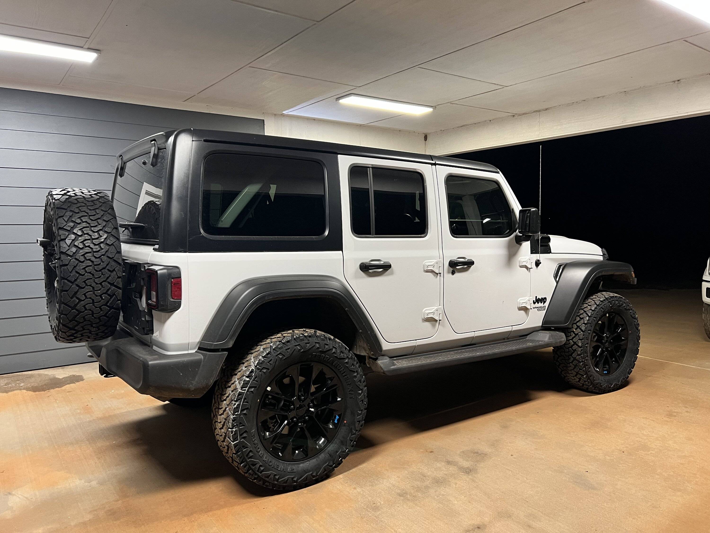 Jeep Wrangler JL Hard Top Trade EA9BBC71-0722-49E3-9EEF-7700CD1DE890