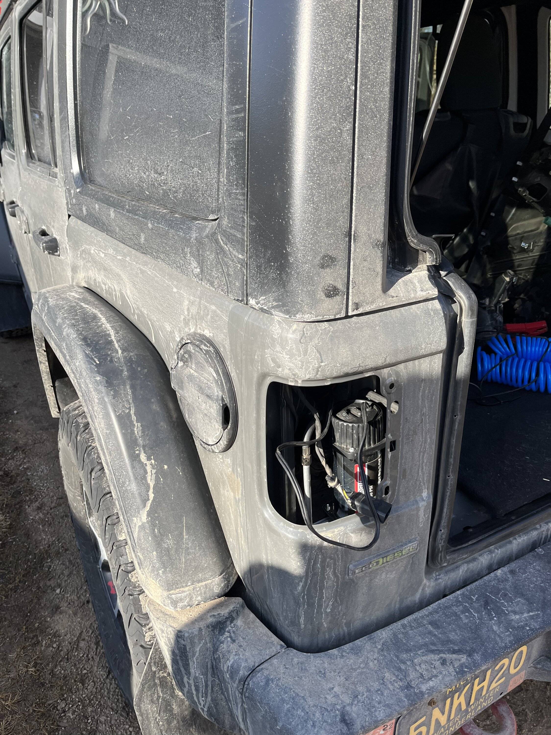 Jeep Wrangler JL Taillight air compressor install 722FCD1F-6511-444E-8C50-378EFF25AE60