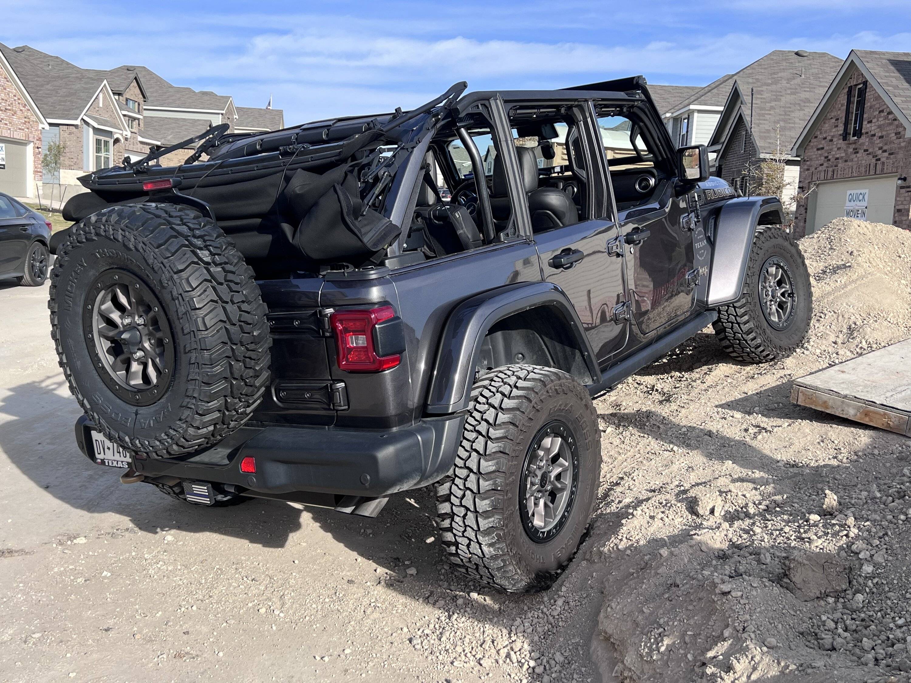 Jeep Wrangler JL 392 Mopar beadlock wheel tire compatibility. 32601204-695E-40A2-B28D-09851DBDE845