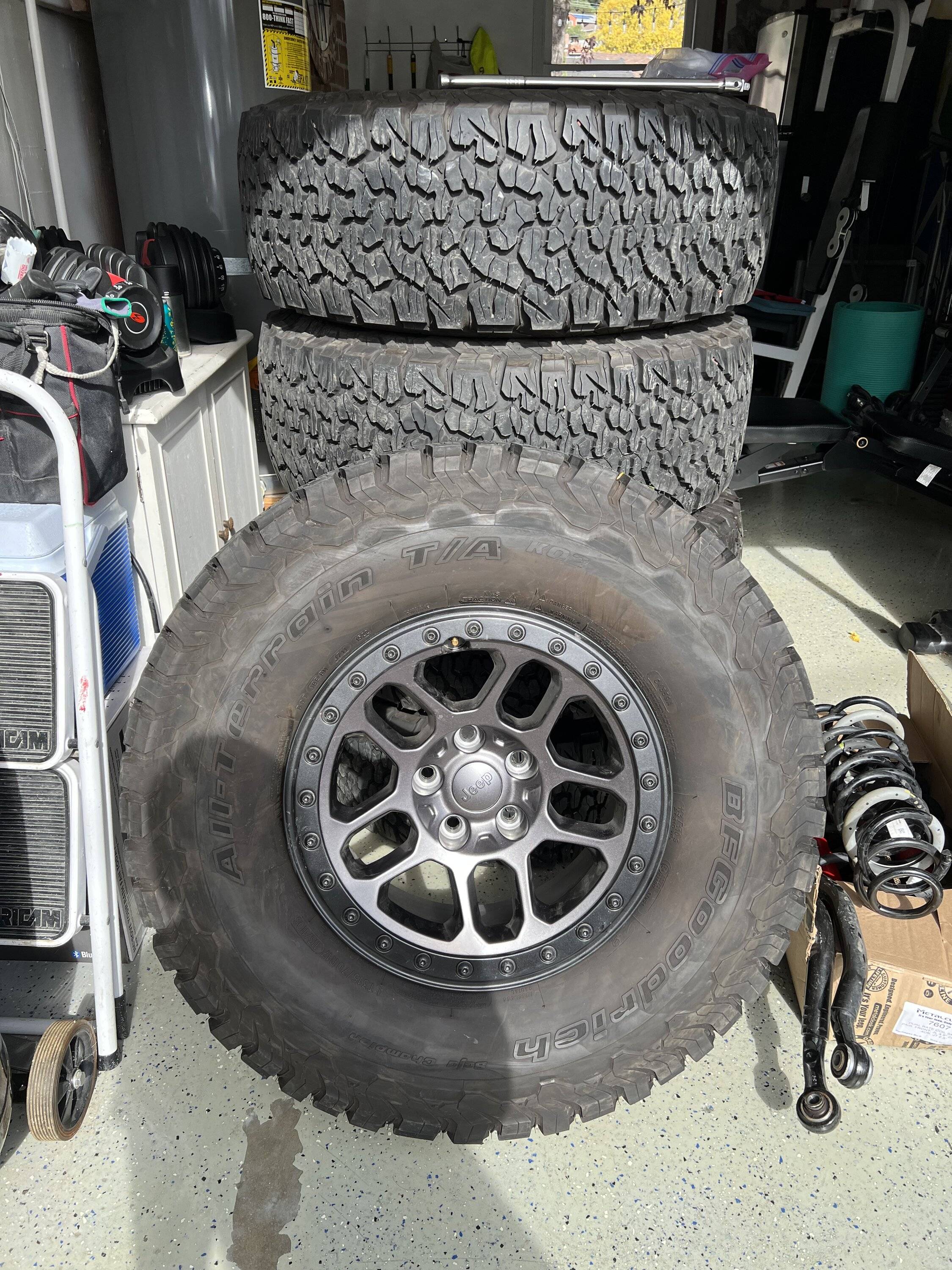 Jeep Wrangler JL 2022 XR wheels and tires 309AAC6D-6882-4095-927E-2666AF7E6FF0