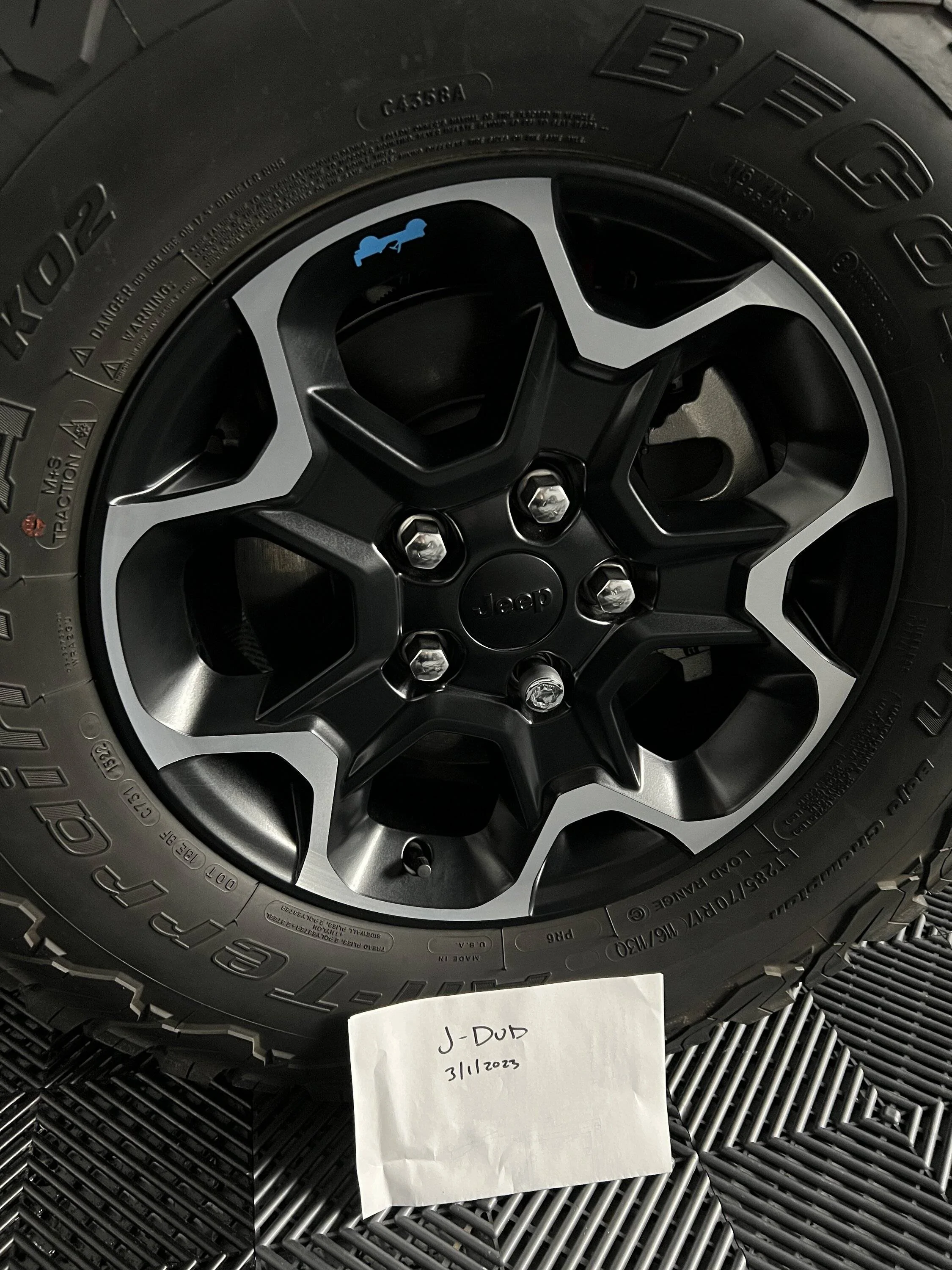 Jeep Wrangler JL Rubicon 4xe wheels, tires, TPMS EE438CC1-C31A-4664-B25C-114EA66DC366