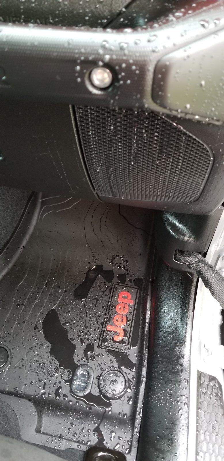 Jeep Wrangler JL Anyone else having this issue? 20180730_192012