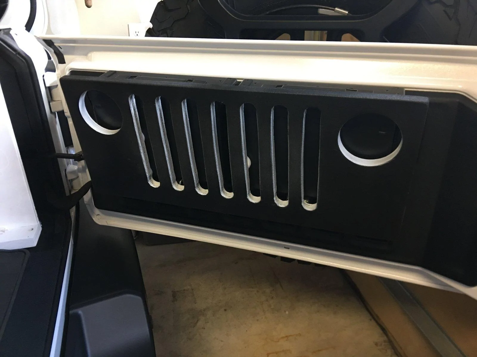 Jeep Wrangler JL DIY Ammo Can Taillgate Storage. 81655C2D-CF4A-47C8-BC72-40270C73968D