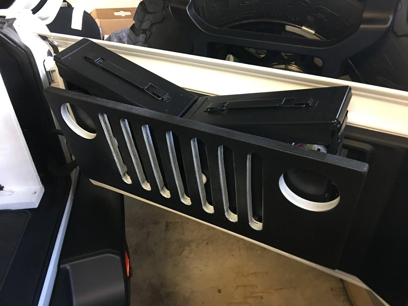 Jeep Wrangler JL DIY Ammo Can Taillgate Storage. 0E738DDC-ADC8-474D-9108-0287BA17BDED