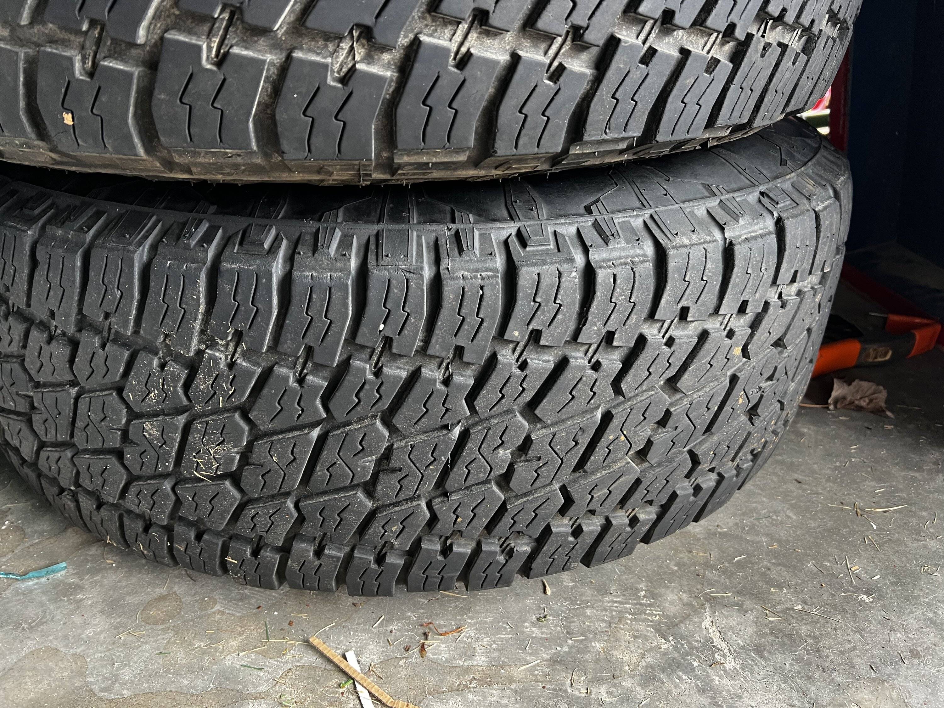 Jeep Wrangler JL Tires and wheels with tpms A4706039-0CBC-4798-BACE-9EA9ABB0DF68