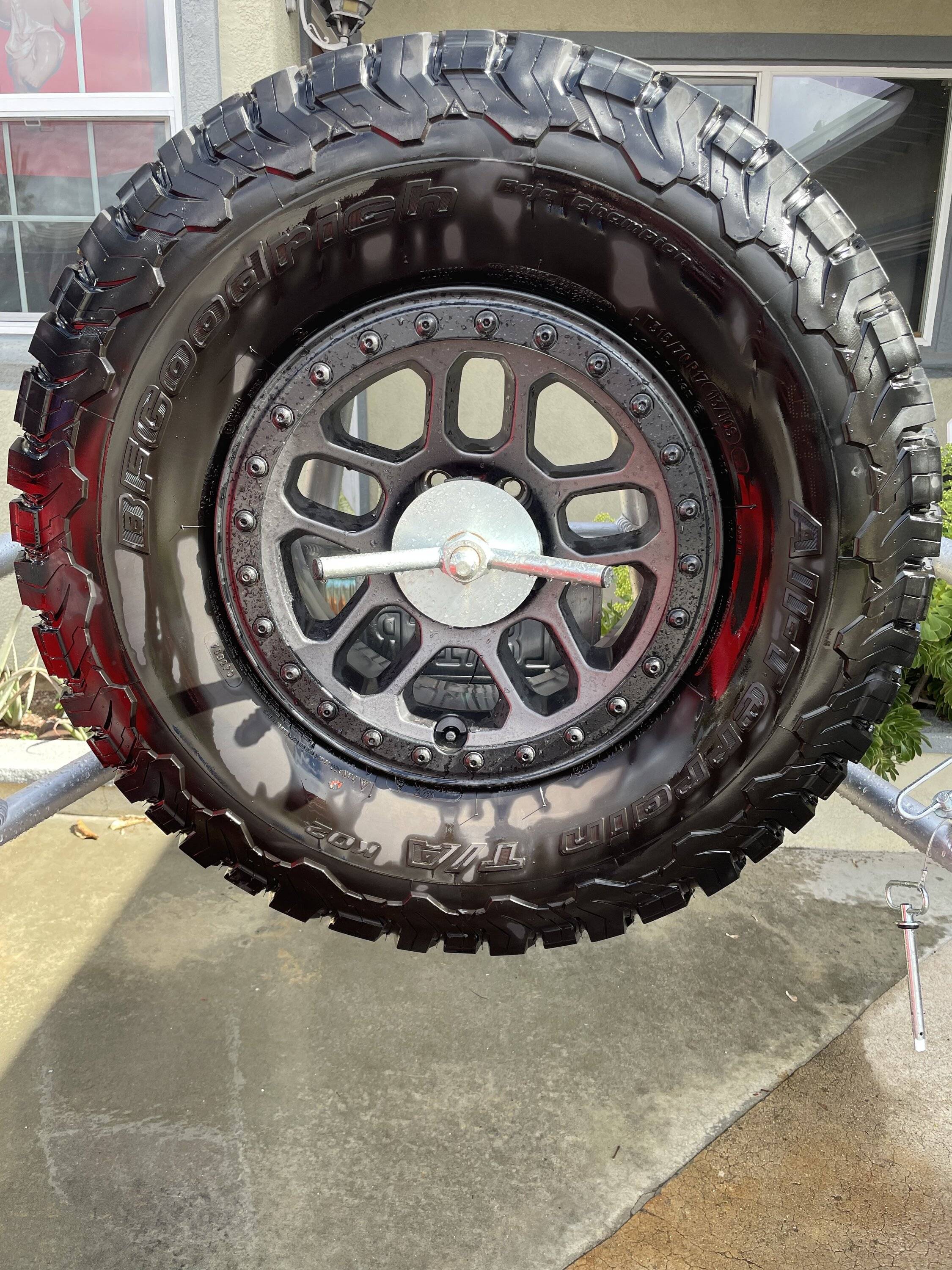 Jeep Wrangler JL Xtreme Recon Wheel/Tire Set + Lock Nuts A24580D1-1711-4D85-8E77-8CD897C92AED
