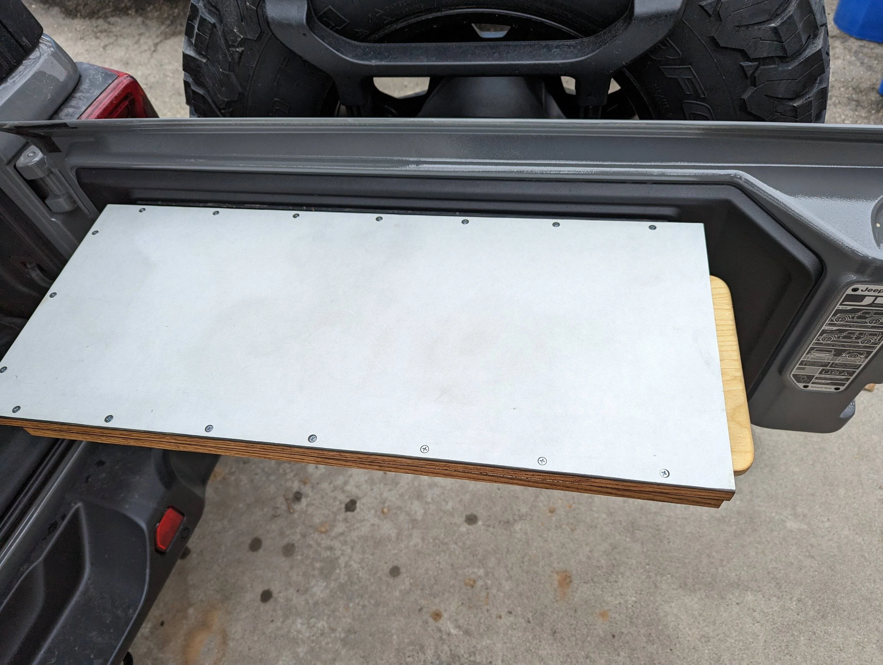 Jeep Wrangler JL DIY tailgate table kickstand ideas needed PXL_20230301_004548683