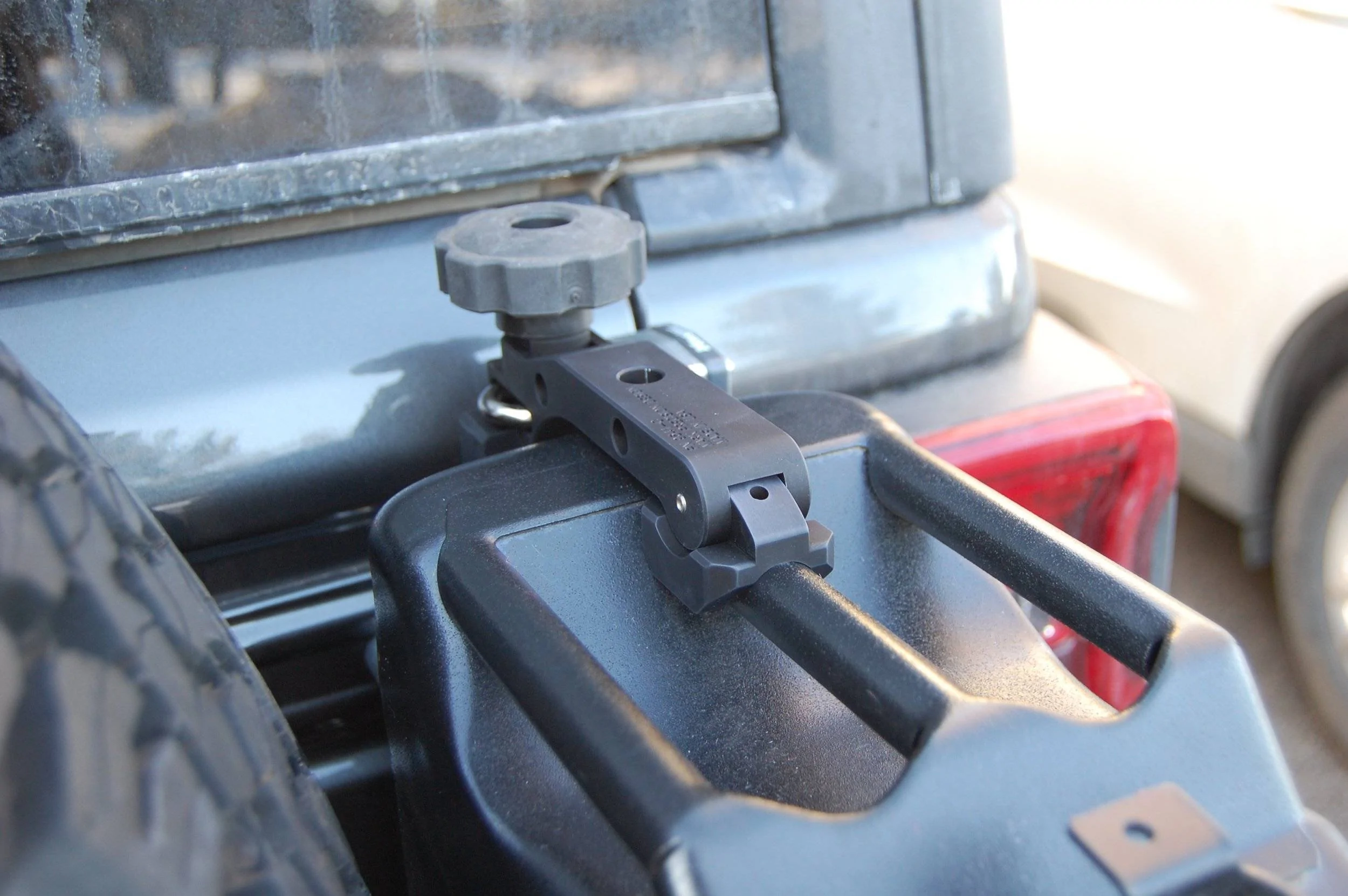 Jeep Wrangler JL Folding Jerry Can Mount jcan4