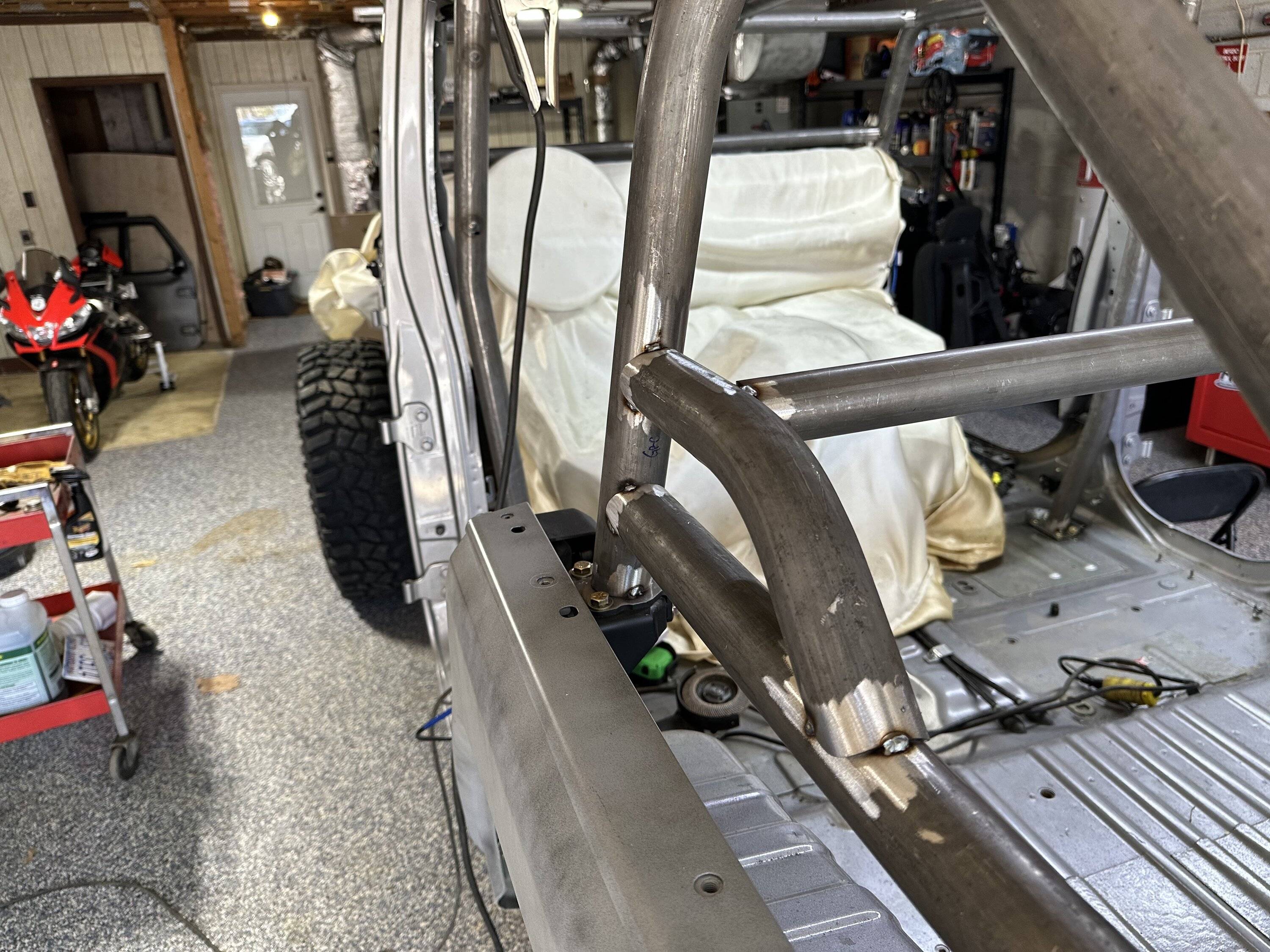 Jeep Wrangler JL GenRight Roll Cage Install 1A000180-DFAF-43E2-9FC9-87DBE7EC23E0