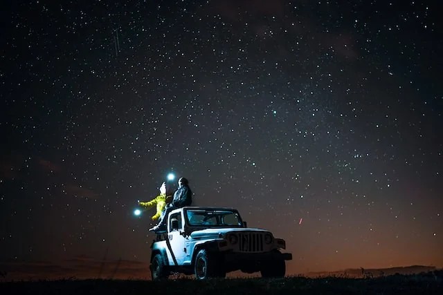 Jeep Wrangler JL Can I sit on the crossbar? alex-bertha-AiEBUoffB6g-unsplash