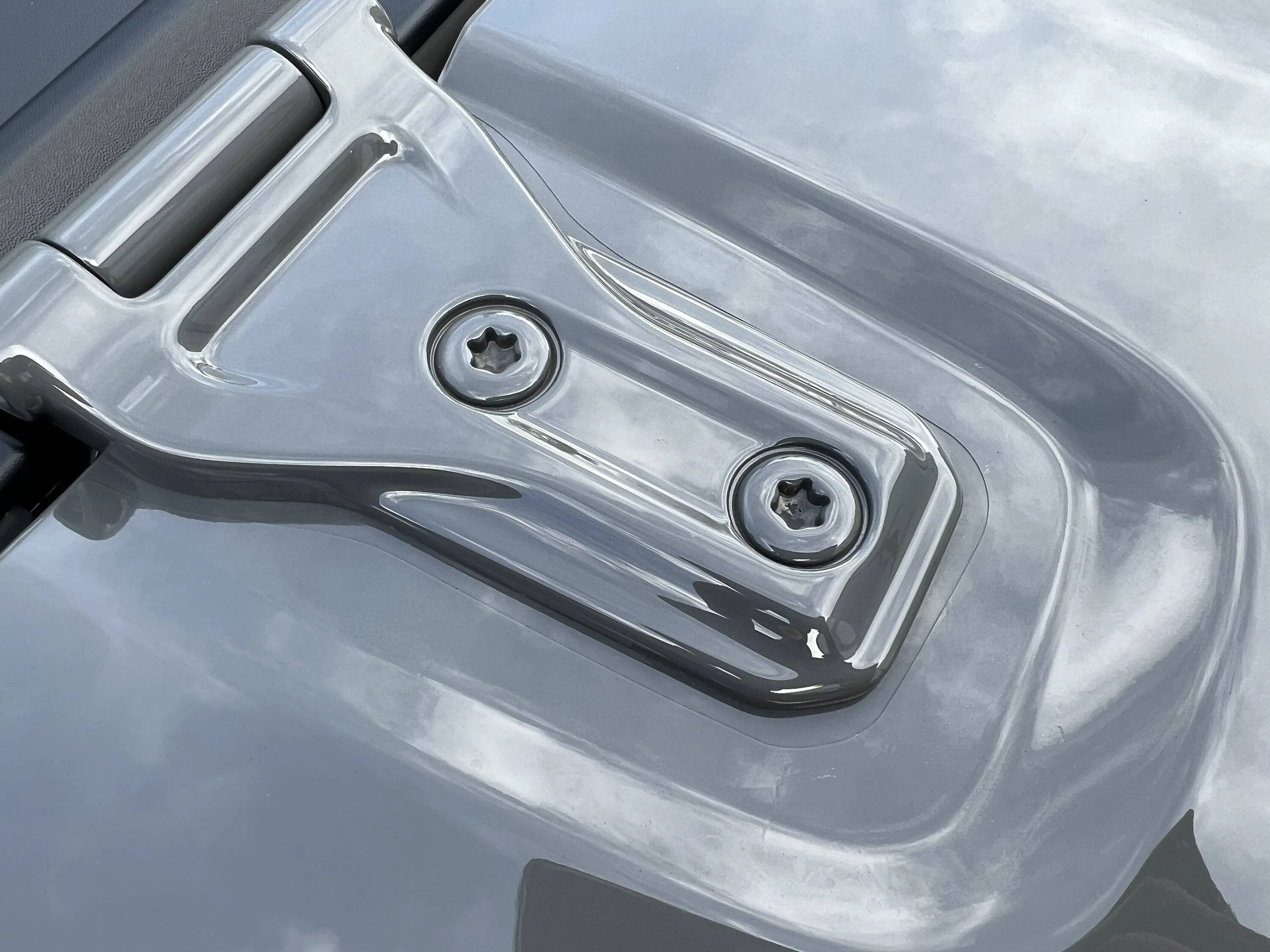 Jeep Wrangler JL Xpel ultimate  - hood hinges C0FB225C-34BD-41CD-8CFE-01B700118A9A