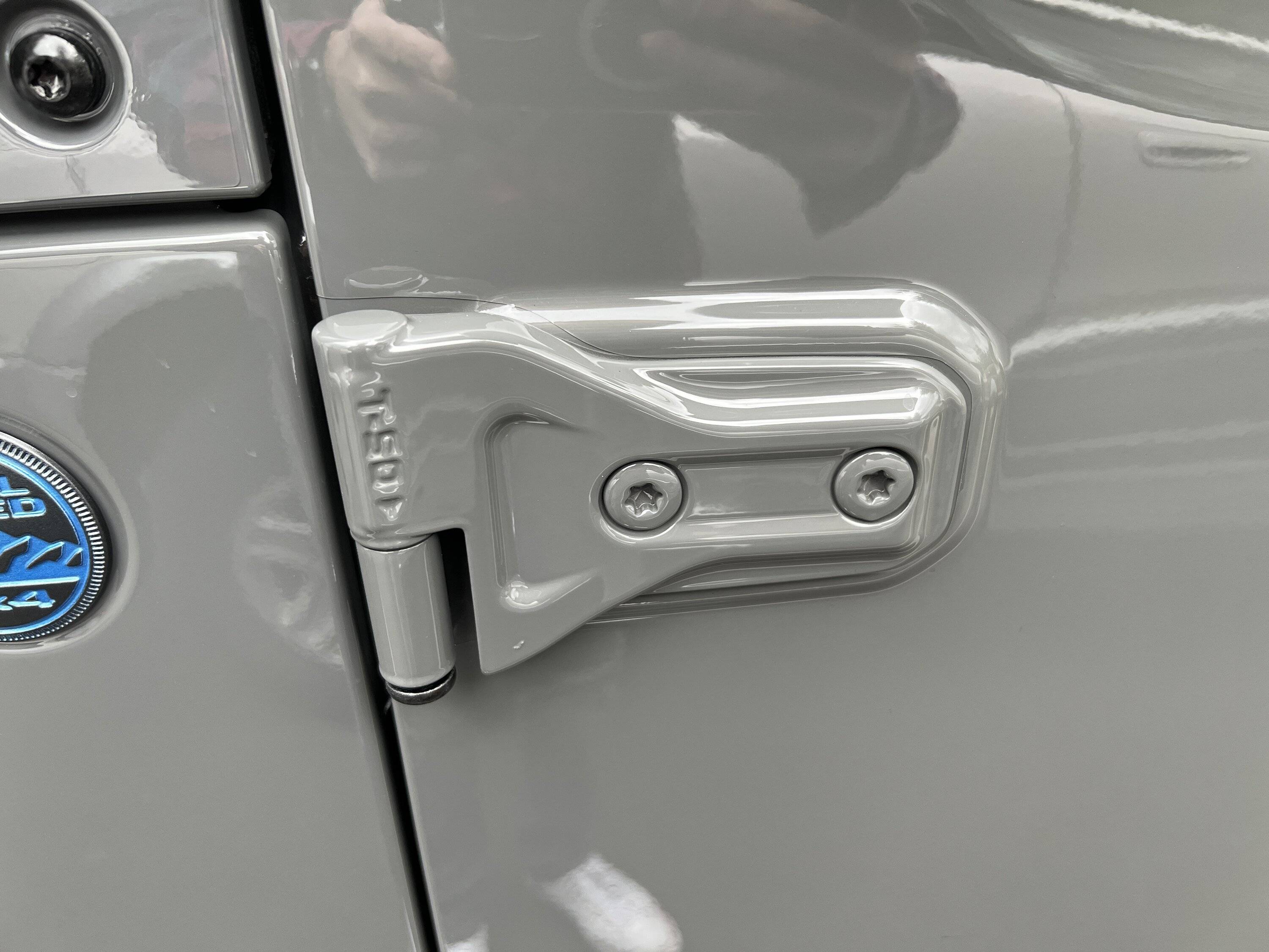 Jeep Wrangler JL Xpel ultimate  - hood hinges B68748B9-C53E-4B84-9E5A-0675E3B11DB2