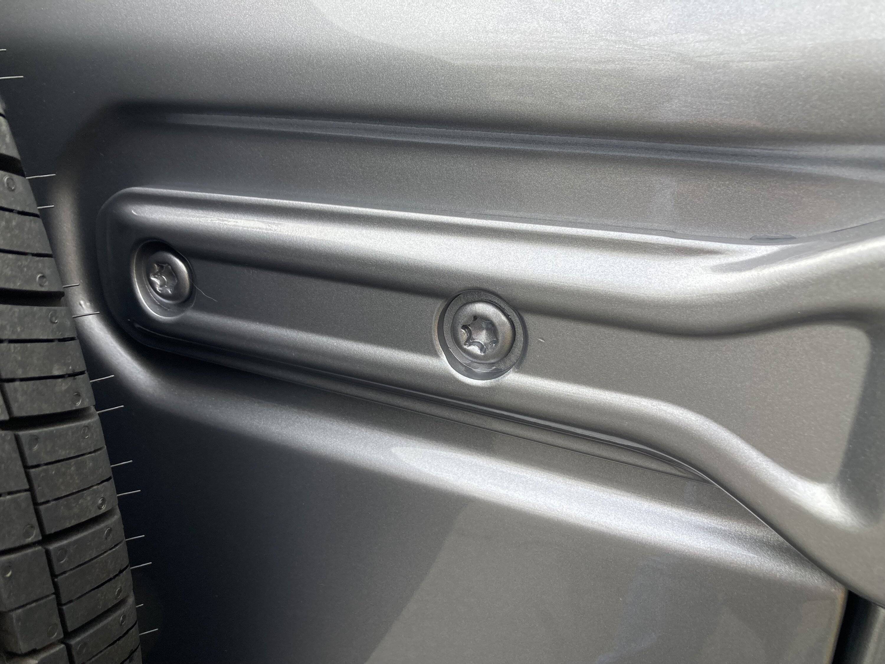 Jeep Wrangler JL Bubbles in Paint at Door Hinges TailTopFin