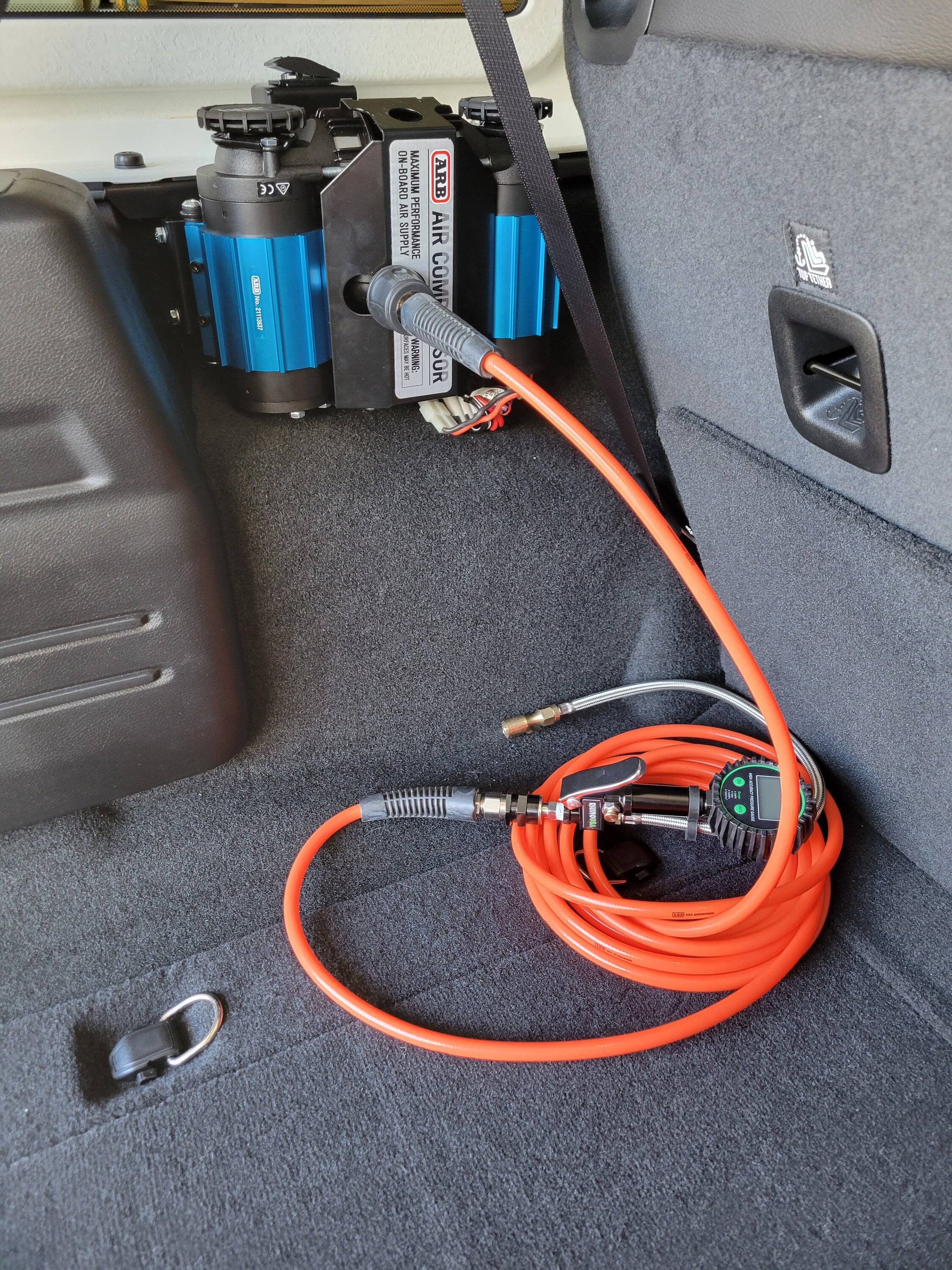 Jeep Wrangler JL 4 Tire Pressure compressor