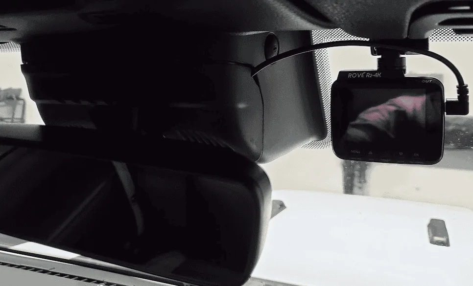 Jeep Wrangler JL Tap 12v in rear view mirror for camera pic2