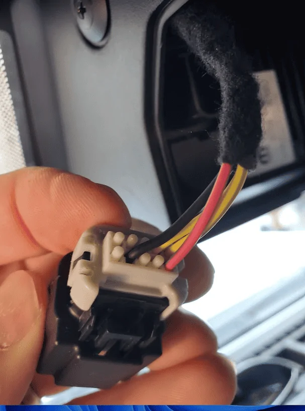 Jeep Wrangler JL Tap 12v in rear view mirror for camera plug
