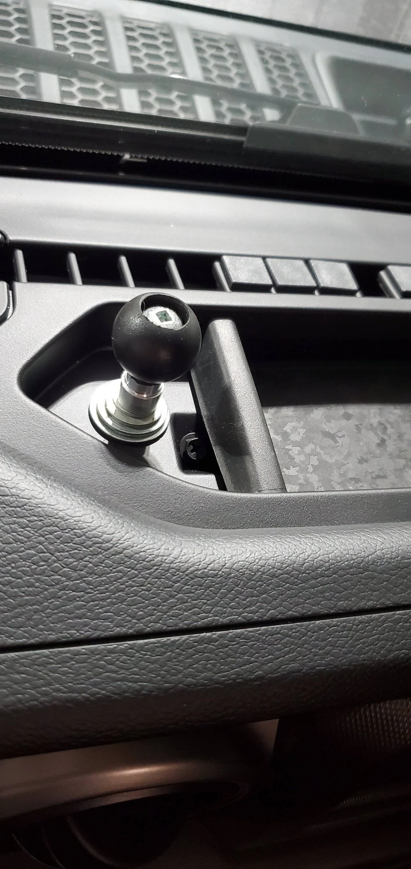 Jeep Wrangler JL Cell phone mount recommendations 20230311_184932