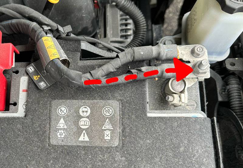 Jeep Wrangler JL Jumping battery if alone? negative-lead