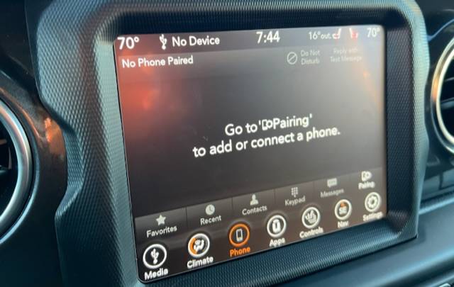 Jeep Wrangler JL Solution Found for JL Center Console USB Car Play Issues 715615E9-4C5B-4CCA-ADBF-D2F99D0F42D7