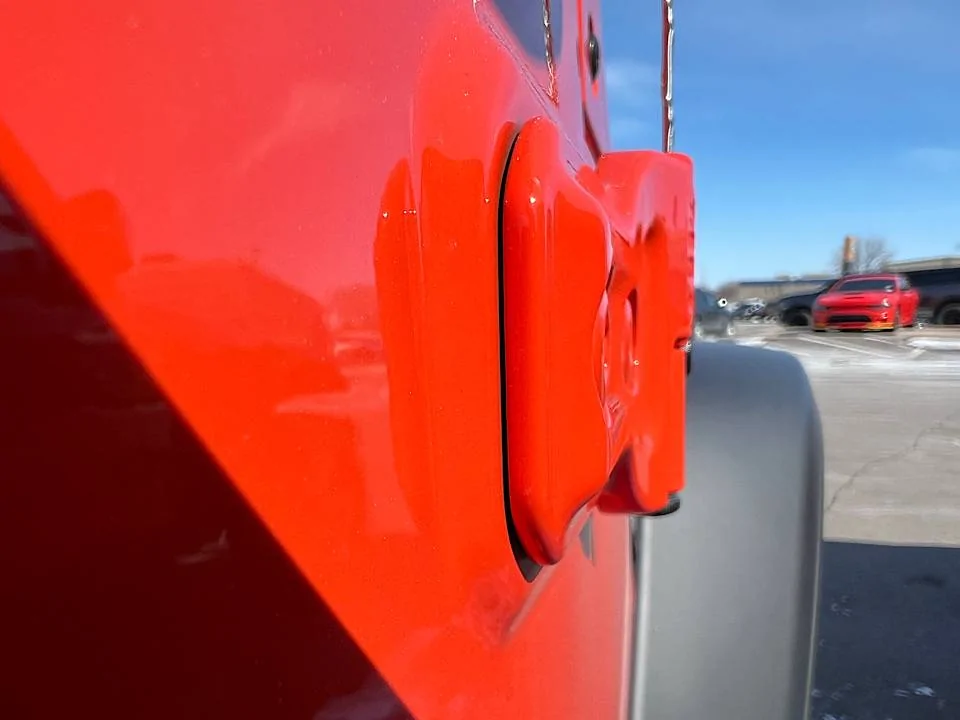 Jeep Wrangler JL Bubbles in Paint at Door Hinges 97BF3E25-A5D0-4781-A996-070438509108