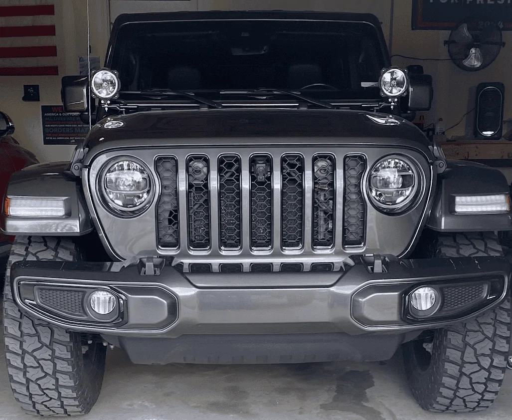 Jeep Wrangler JL Replaced KC cubes with Pro 6 Round