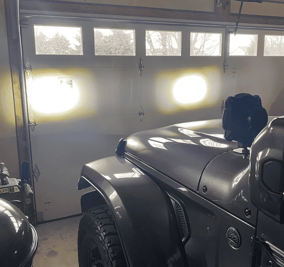 Jeep Wrangler JL Replaced KC cubes with Pro 6 Round beam
