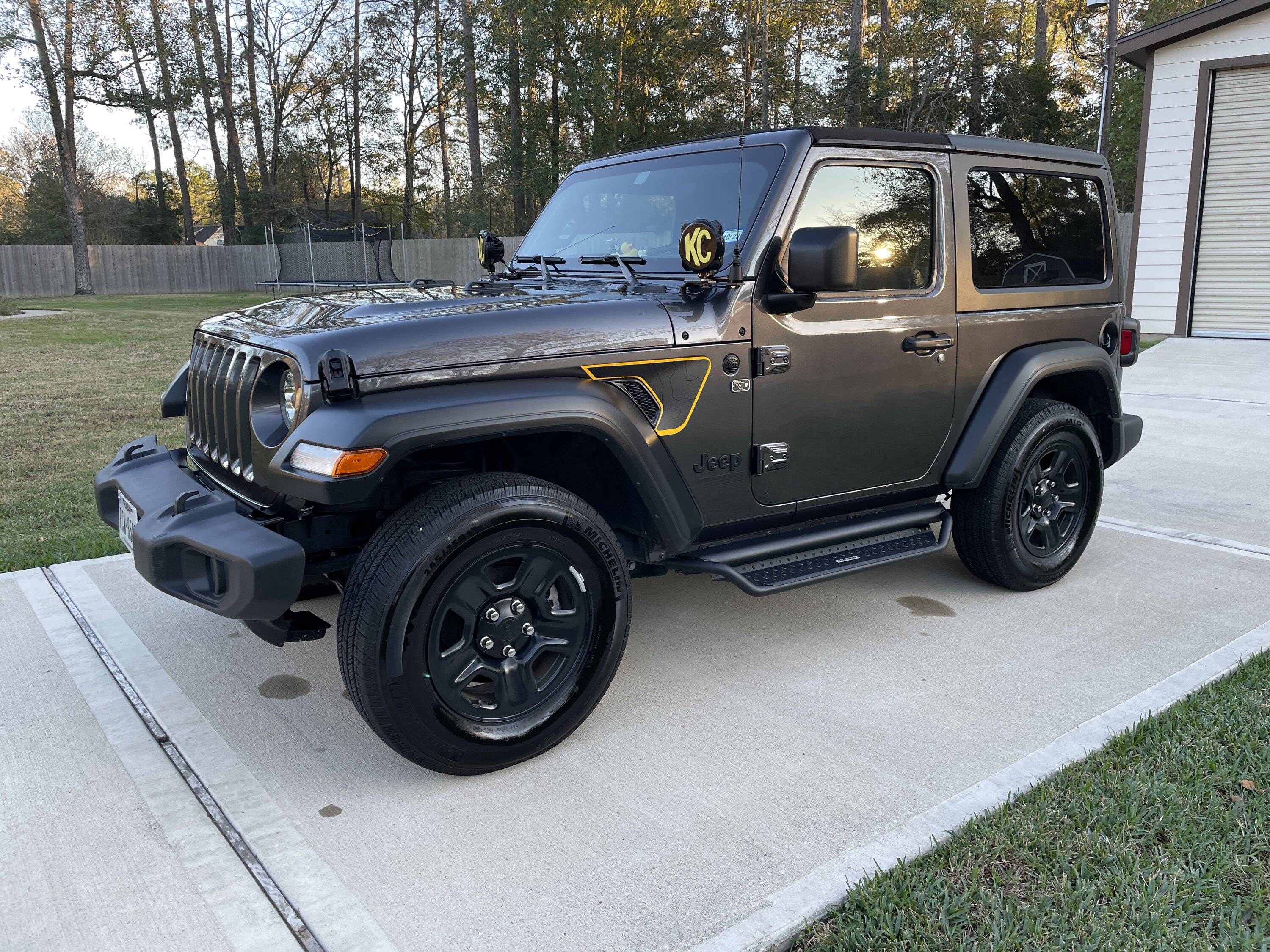 Jeep Wrangler JL Replaced KC cubes with Pro 6 49594D9D-C450-47AA-87E4-364EB2BC2BFA