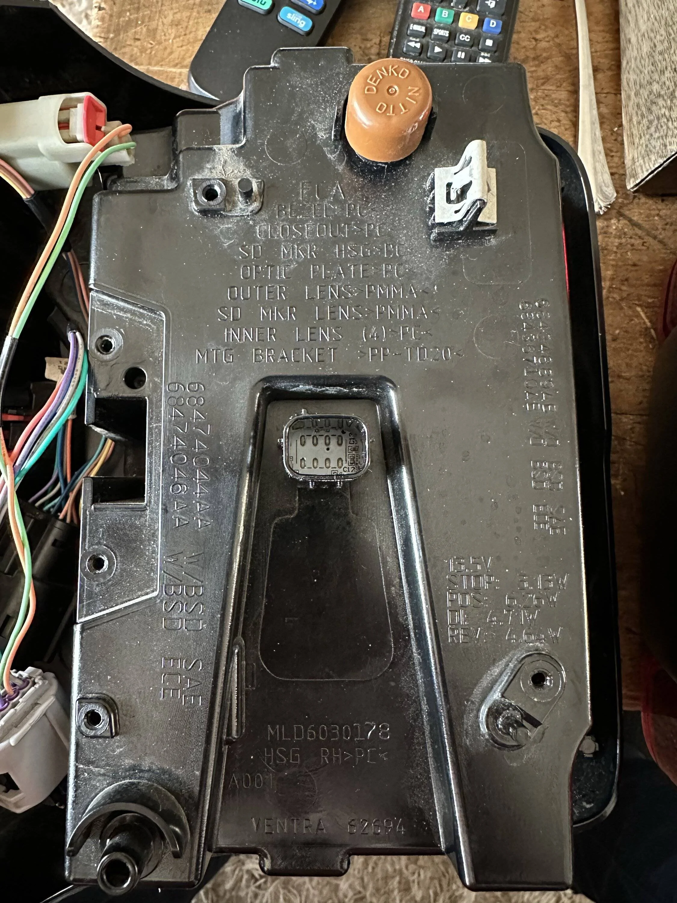 Jeep Wrangler JL LED Tail Light connector broken, repair options? IMG_1760
