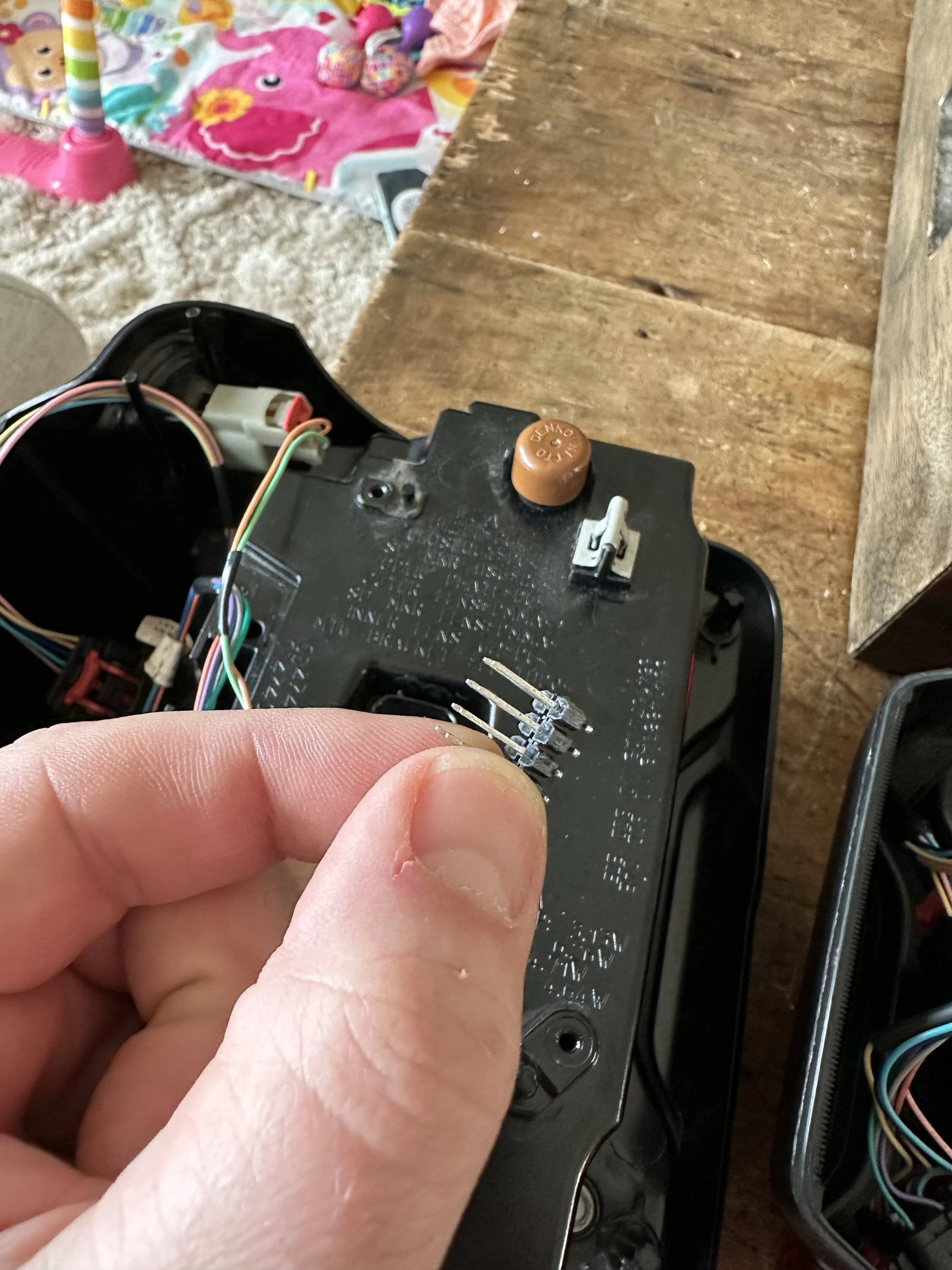 Jeep Wrangler JL LED Tail Light connector broken, repair options? IMG_1763