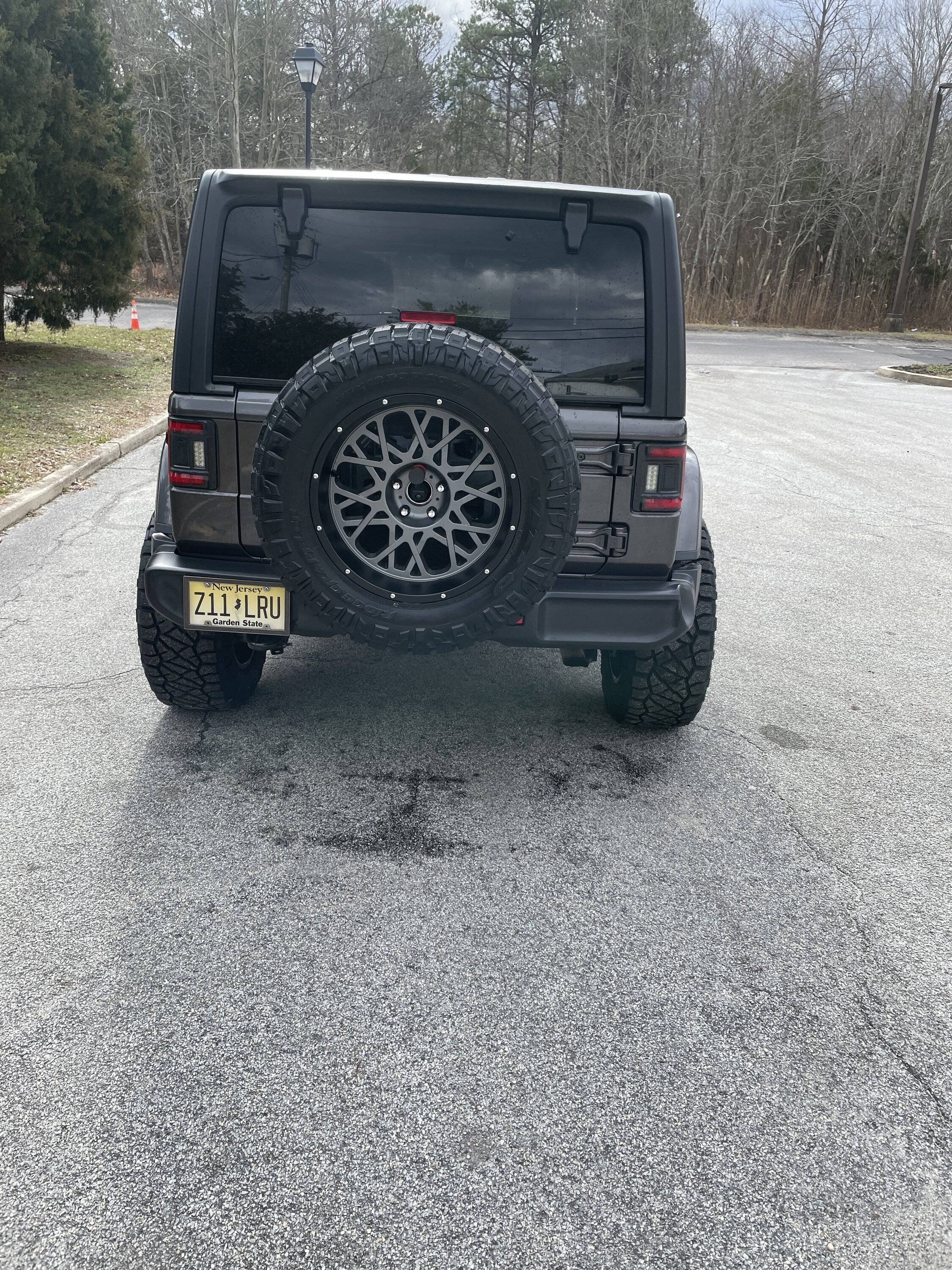 Jeep Wrangler JL spare wheel 38D08210-8FEC-475B-8444-E25EB6BFB55A