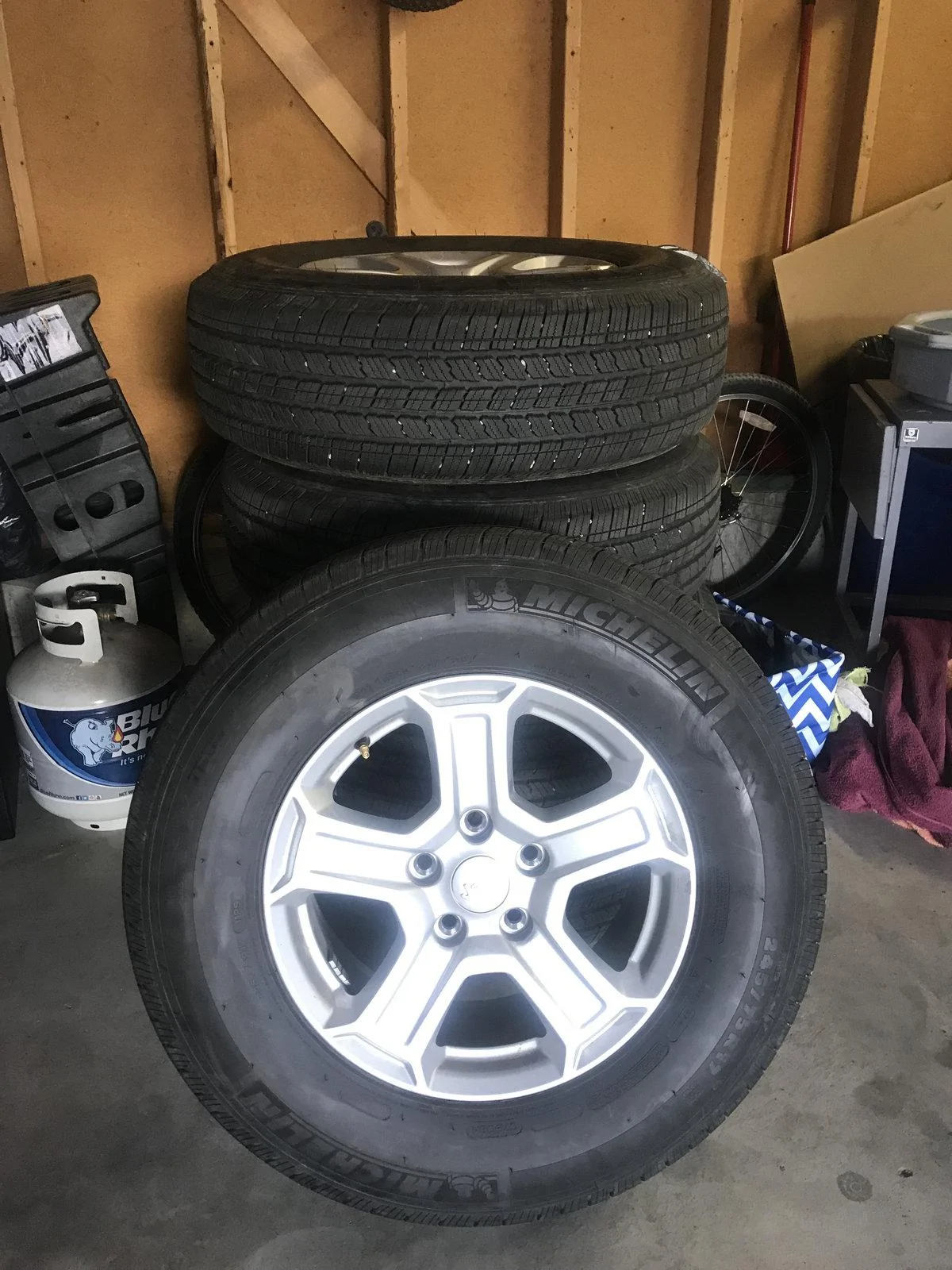 Jeep Wrangler JL JLUS Wheels and Tires 20180517_235921547_iOS