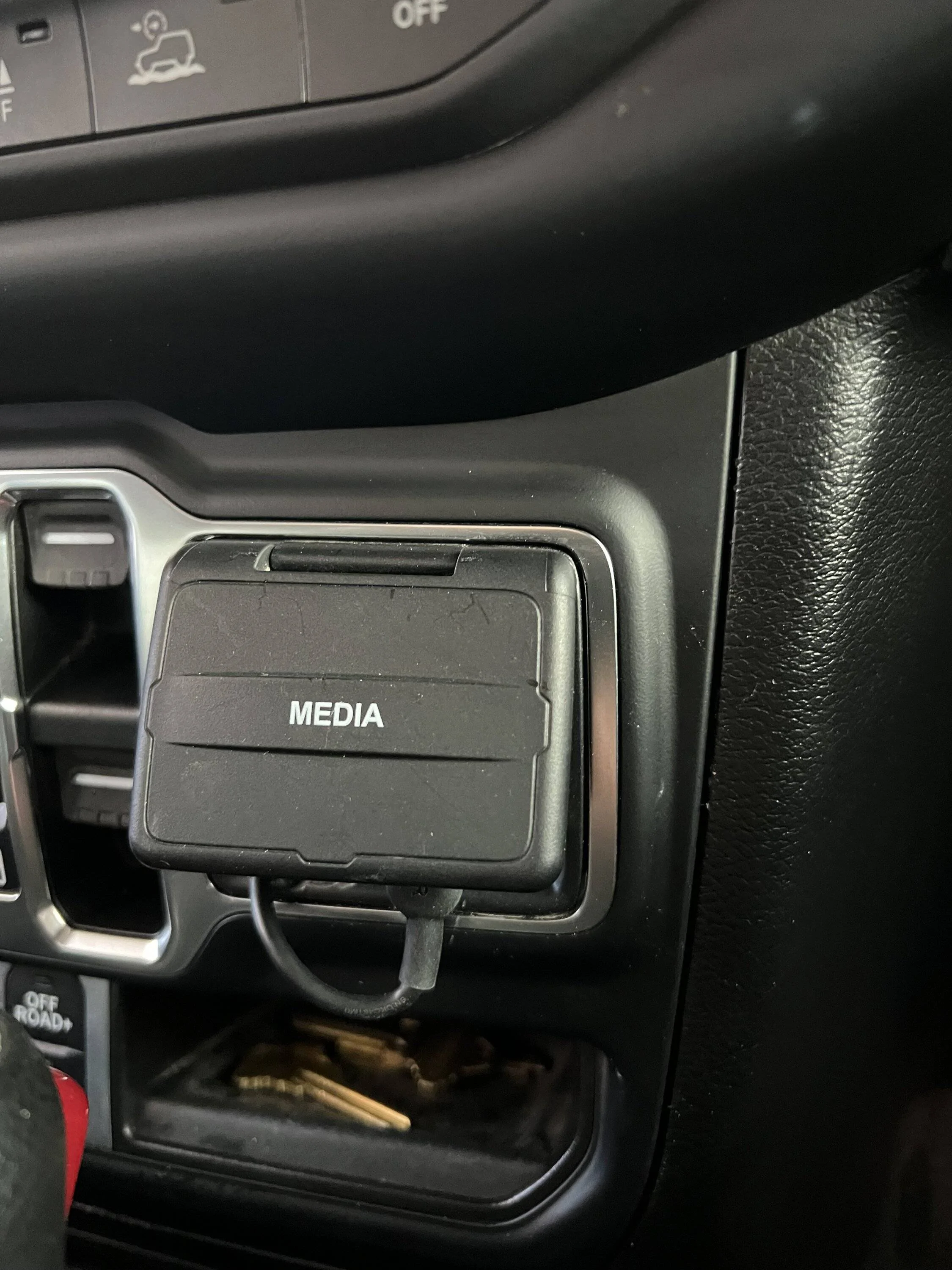 Jeep Wrangler JL Media Cover Small Modification IMG_7864