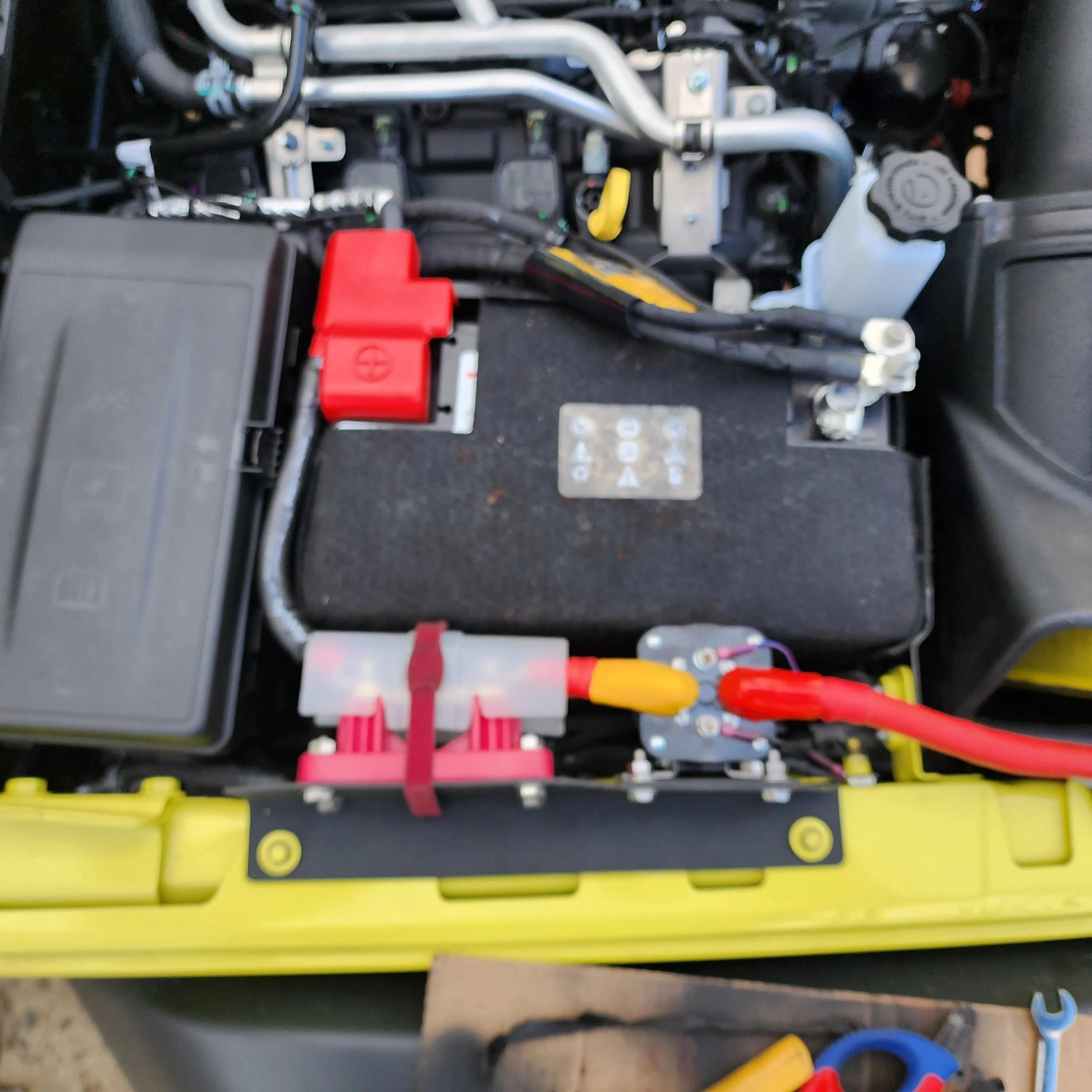 Jeep Wrangler JL Winch Shutoff Switch at Battery 20230220_162155