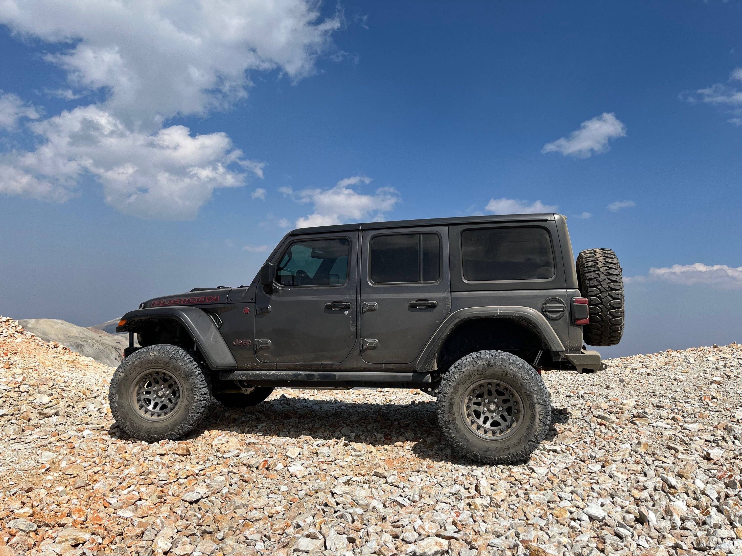 Jeep Wrangler JL Long Arm vs Geometry Brackets IMG_2561