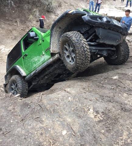Jeep Wrangler JL Post pictures of stock Rubicon on HARD trails! IMG_6594