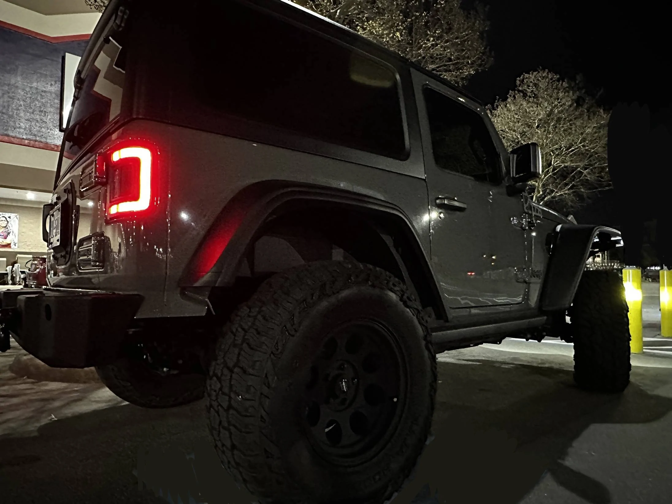 Jeep Wrangler JL Rugged Ridge MaxTerrain vs Bushwacker Hyperform IMG_9627