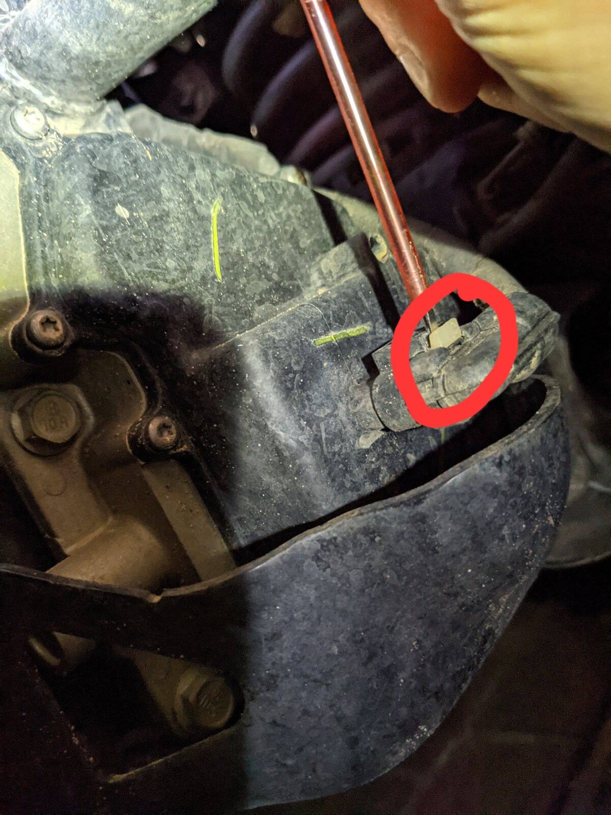 Jeep Wrangler JL Broken clip on the FAD plug PXL_20210927_123626865