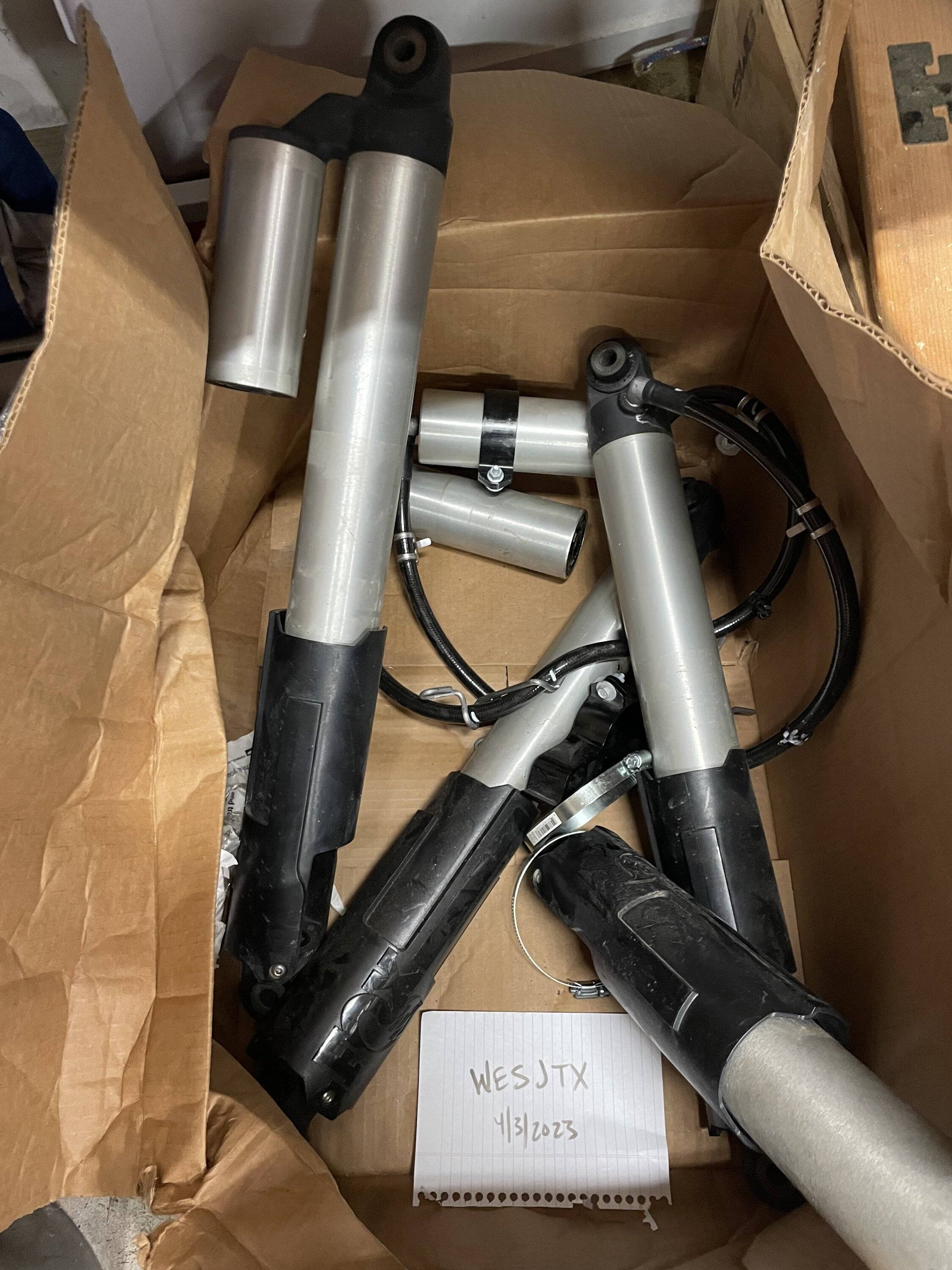 Jeep Wrangler JL Gladiator Mojave 2.5" Fox Shocks IMG-3414