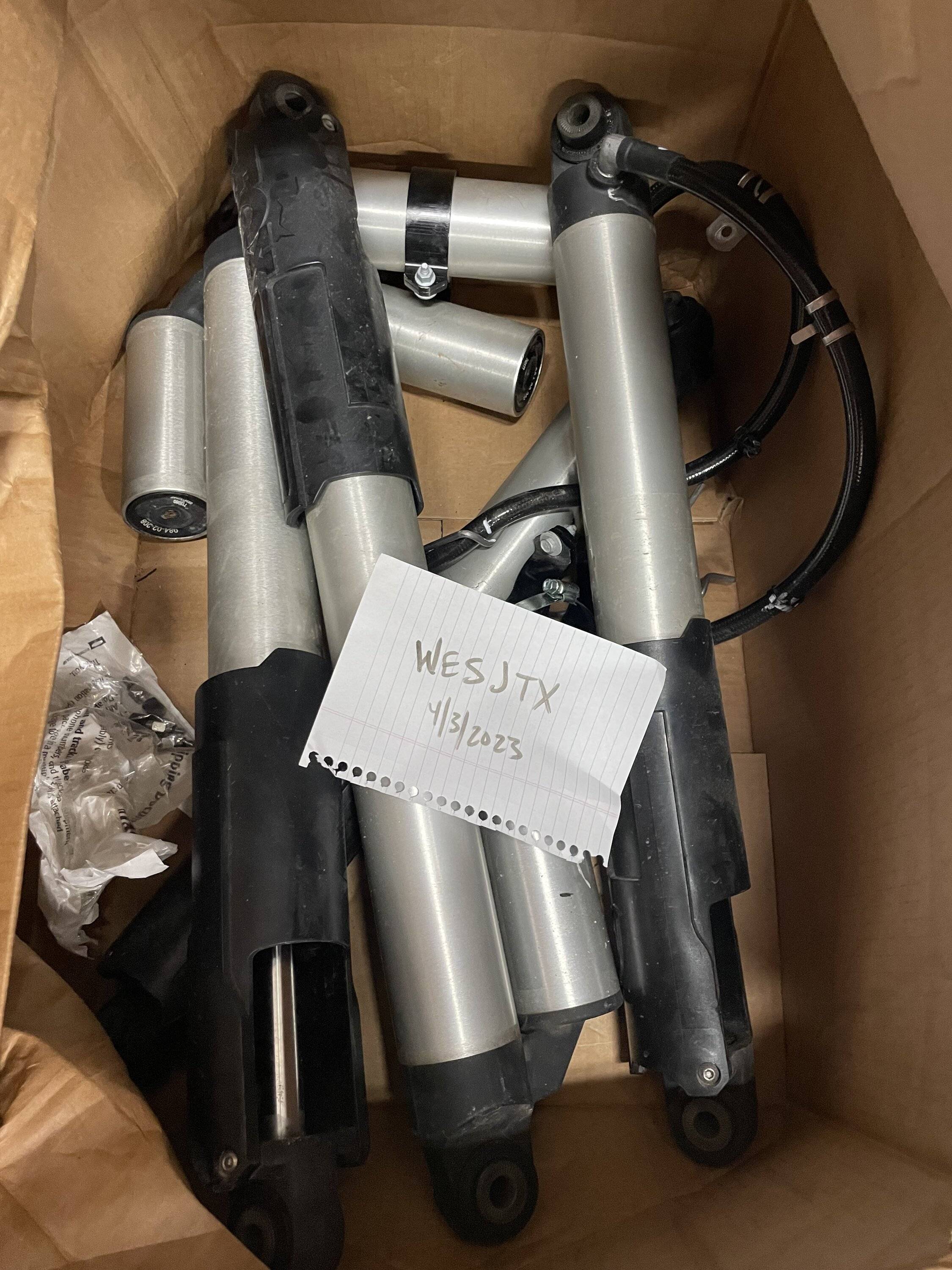 Jeep Wrangler JL Gladiator Mojave 2.5" Fox Shocks IMG-3413