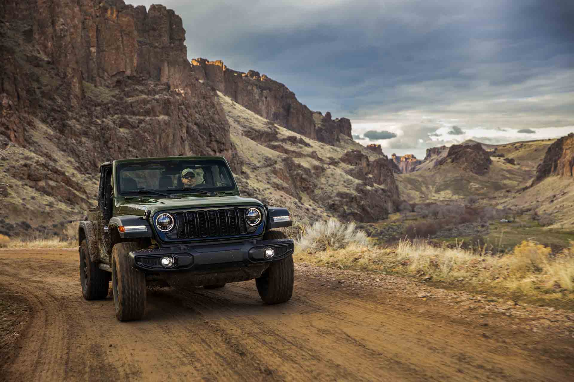 Jeep Wrangler JL Official: 2024 Jeep Wrangler Facelift Refresh Gets Major Updates & Upgrades! 2024-jeep-wrangler_100880668_h