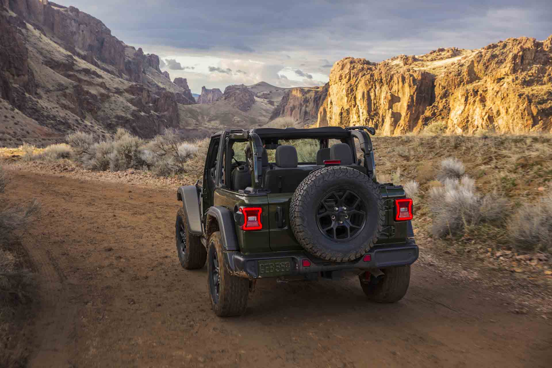 Jeep Wrangler JL Official: 2024 Jeep Wrangler Facelift Refresh Gets Major Updates & Upgrades! 2024-jeep-wrangler_100880667_h