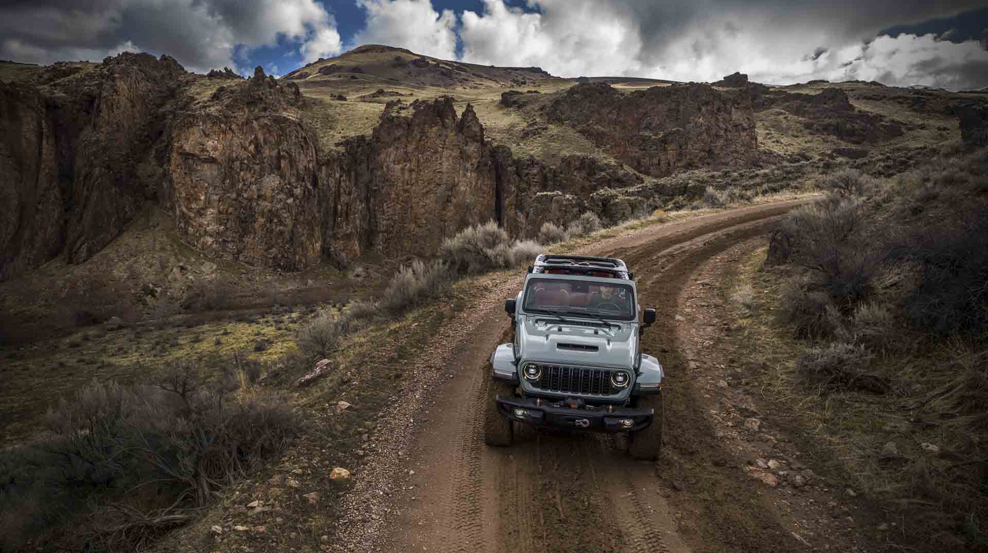 Jeep Wrangler JL Official: 2024 Jeep Wrangler Facelift Refresh Gets Major Updates & Upgrades! 2024-jeep-wrangler_100880636_h