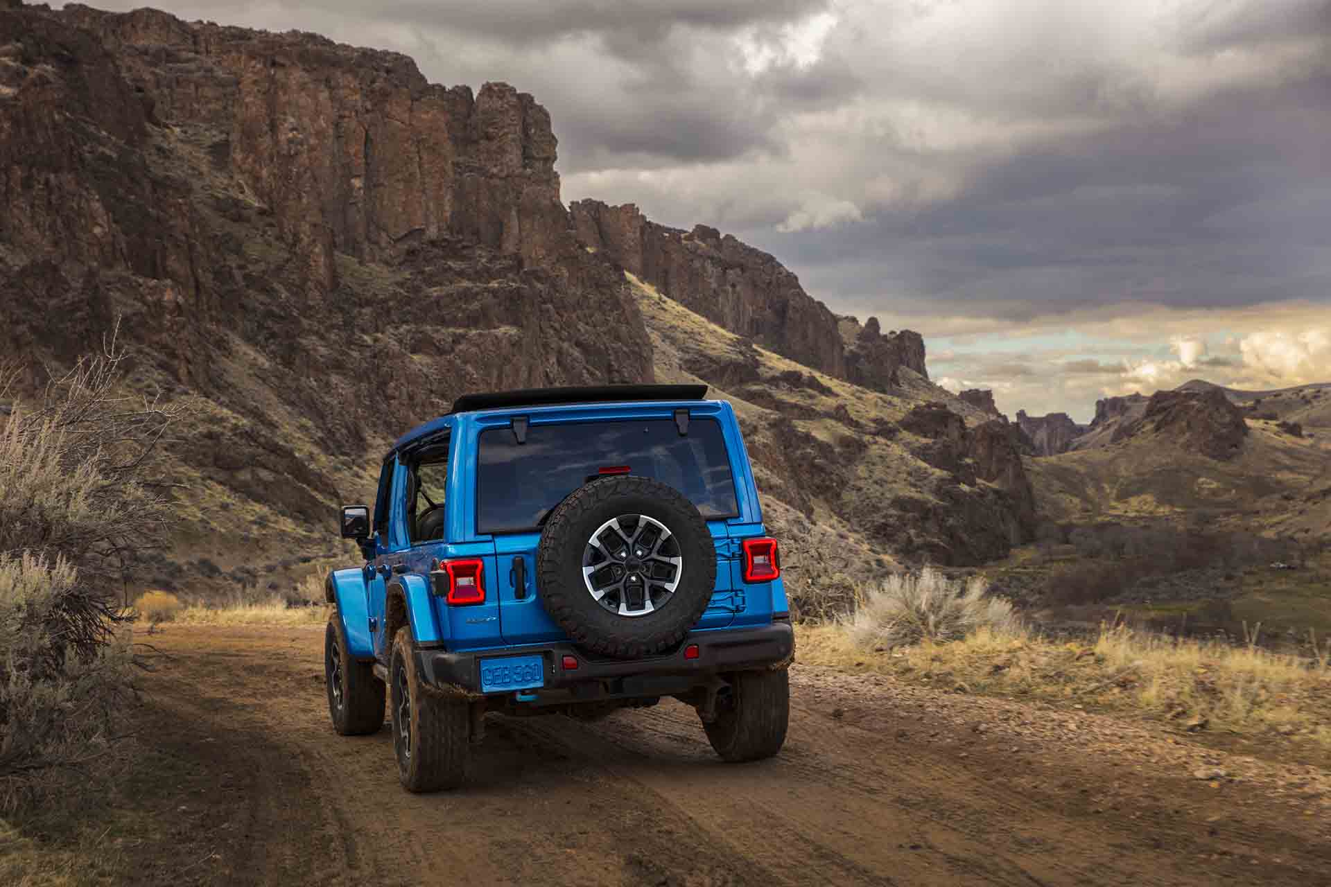 Jeep Wrangler JL Official: 2024 Jeep Wrangler Facelift Refresh Gets Major Updates & Upgrades! 2024-jeep-wrangler_100880623_h