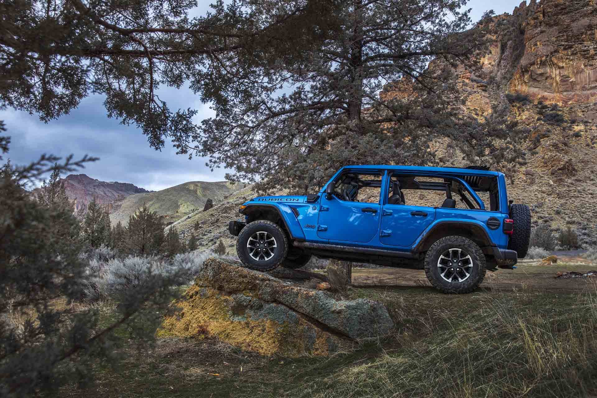 Jeep Wrangler JL Official: 2024 Jeep Wrangler Facelift Refresh Gets Major Updates & Upgrades! 2024-jeep-wrangler_100880618_h