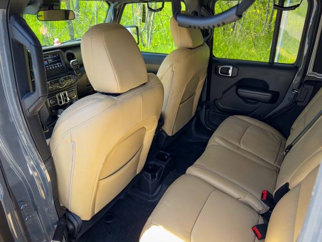 Jeep Wrangler JL Why didn't I do this sooner? Back Row to Passenger Seat