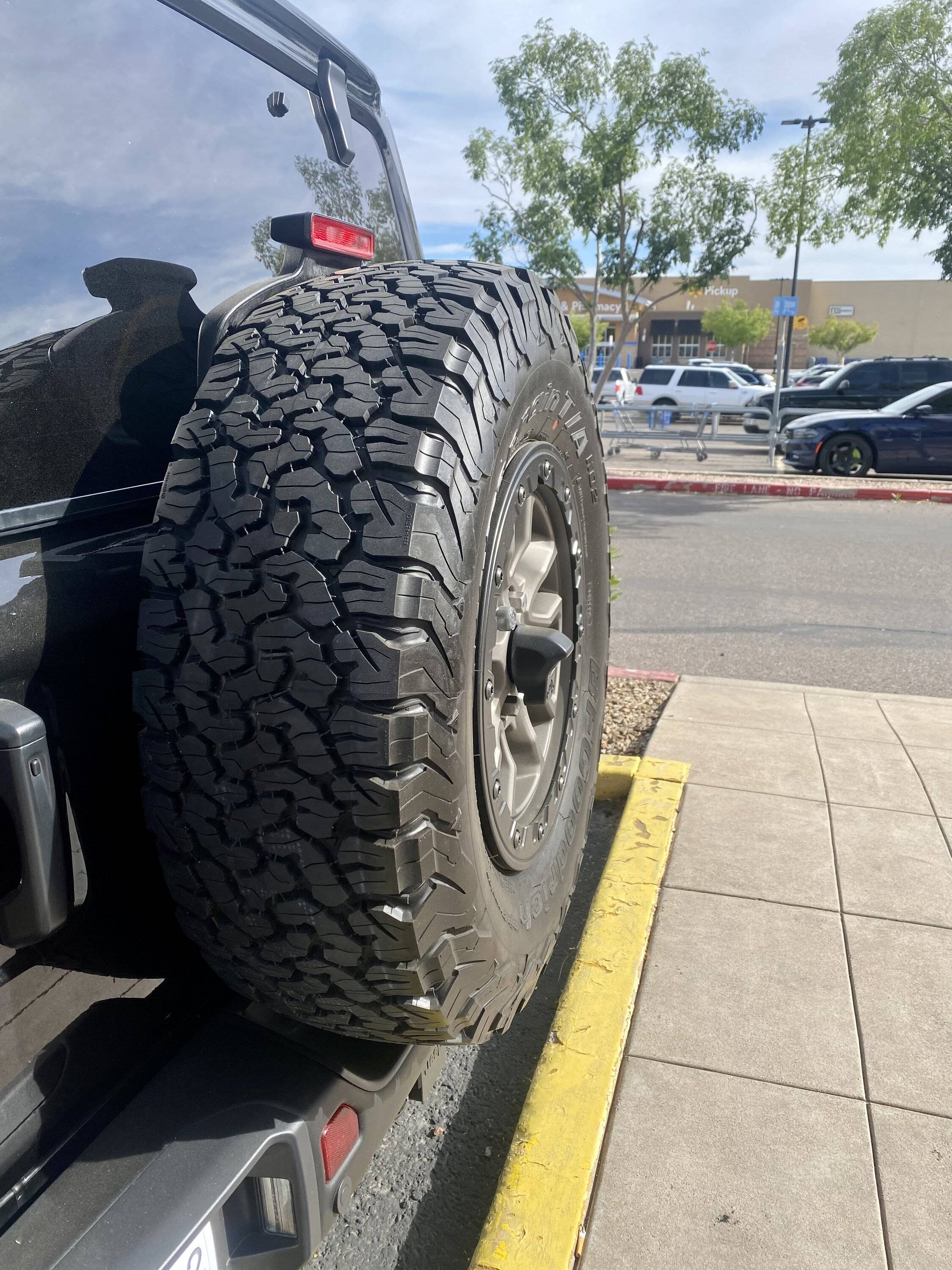 Jeep Wrangler JL TIRES FOR SALE 4112E1F7-45F4-4125-896D-5B72564F18AF